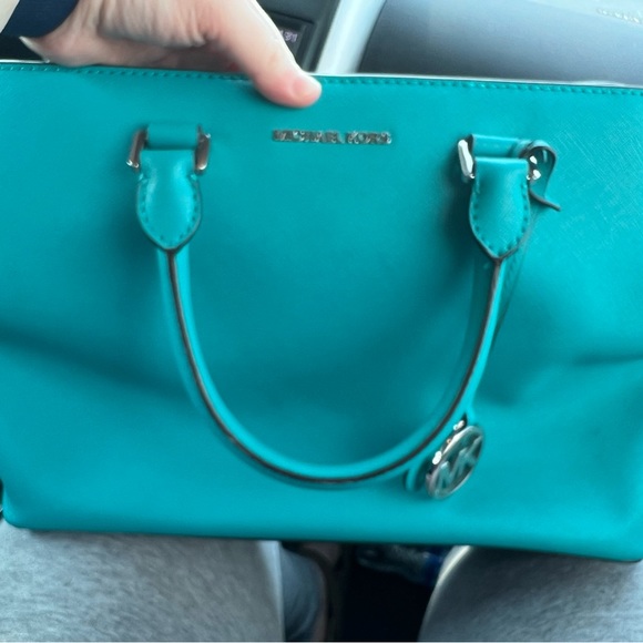 Michael kors purse used a few times - Picture 1 of 6